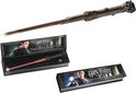 Harry Potter toverstaf met licht, afgebeeld met Harry Potter.