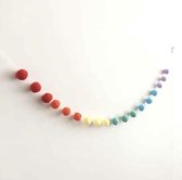 Handgemaakte Pom Pom Guirlande – Slinger in vrolijke zomer kleuren | Blauw – Geel  - Rood - Lila - Oranje - Groen | Decoratie - Kinderkamer | Meisje – Girl – Kids | Versiering | Ve