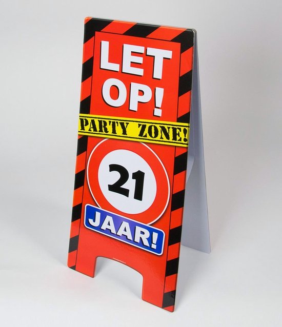 Opklapbaar waarschuwingsbord 'LET OP! PARTY ZONE! 21 JAAR!' op een rode achtergrond met zwarte en rode strepen.