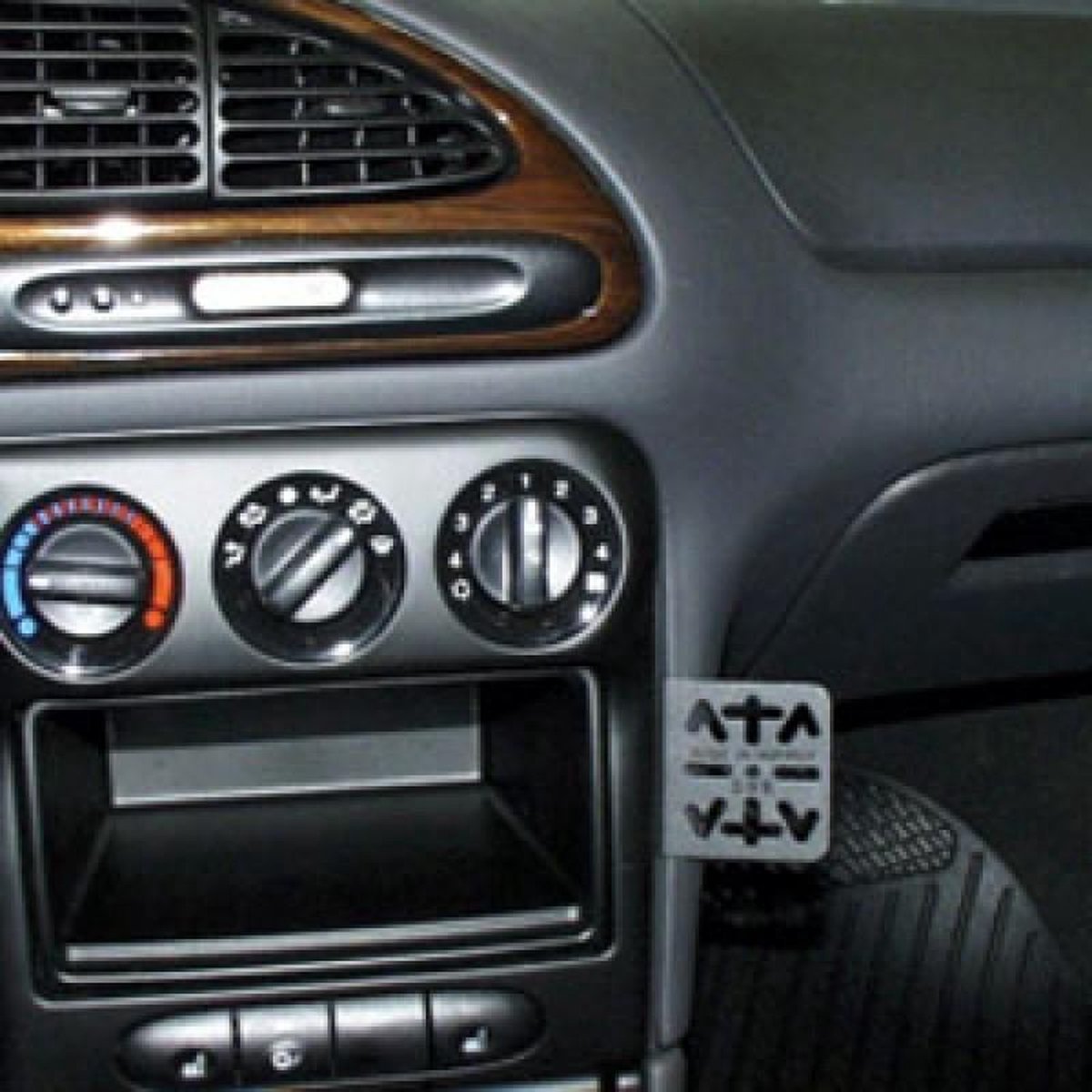 Houder - Dashmount Ford Mondeo 1996-2001 LET OP: UITLOPEND ARTIKEL STERK IN PRIJS VERLAAGD!