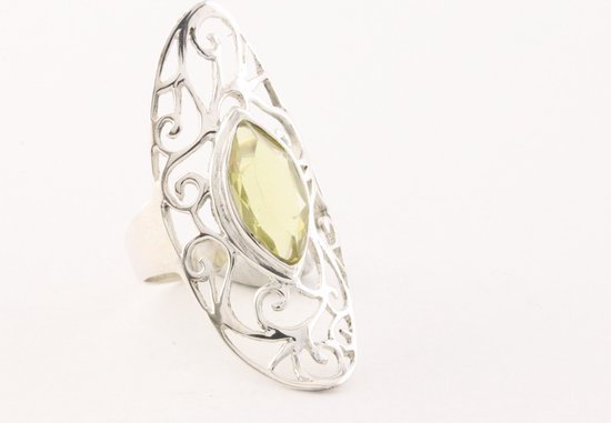 Langwerpige opengewerkte zilveren ring met lemonkwarts - maat 19