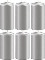 6x Metallic zilveren cilinderkaarsen/stompkaarsen 6 x 15 cm 58 branduren - Geurloze kaarsen metallic zilver - Woondecoraties