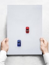 Wandbord: Speelgoedauto's op minimalistische achtergrond - 30 x 42 cm