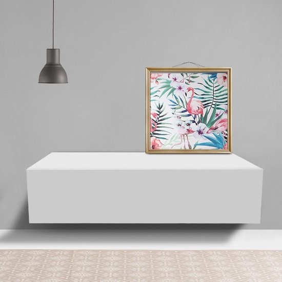 Wit zwevend halkastje met een ingelijst schilderij met flamingo's.