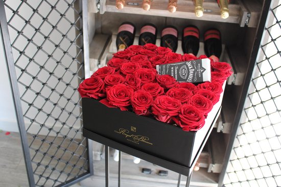 +/- Red Naomi Rozen- Jack Chocolade-Le Rouge-XXL van Royal Blossom |