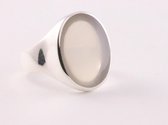 Ovale hoogglans zilveren ring met witte agaat - maat 19