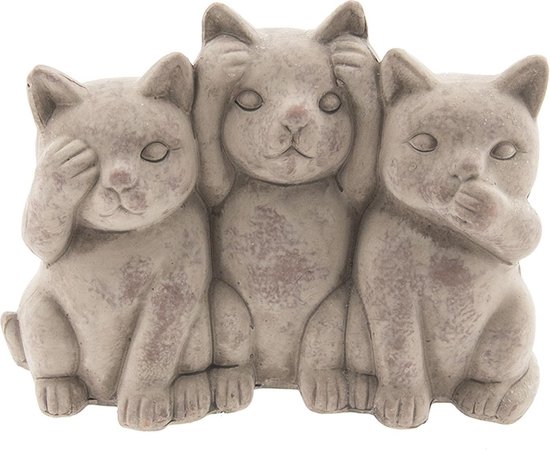 Trois statues de chats grises en terre cuite, l'une couvrant ses yeux, une couvrant ses oreilles, et une couvrant sa bouche.