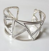 Bijzondere bangle armband van zilver met geometrische motieven