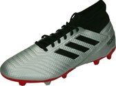 Adidas predator 19.3 fg in de kleur zilver.