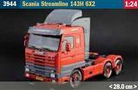Een rode Scania Streamline 143H 6x2 vrachtwagenmodel, 1:24 schaal, met grijze cabine en zes wielen.