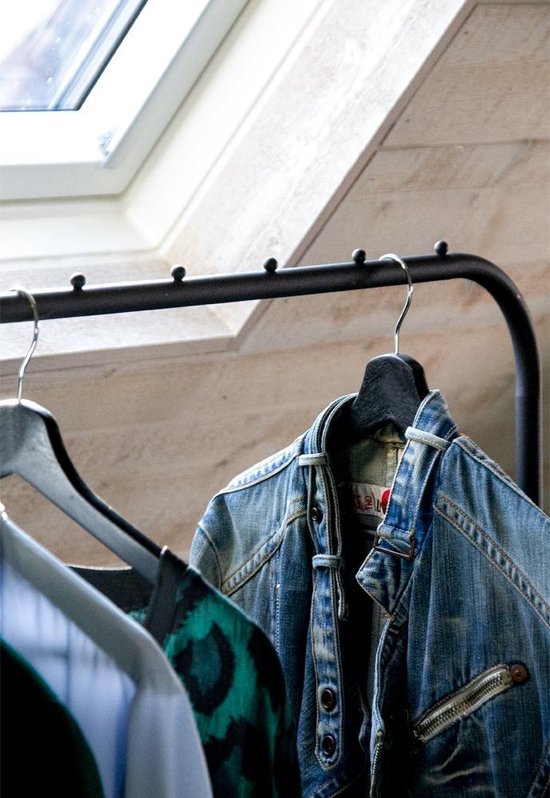 QUVIO Kledingrek met leggedeelte voor schoenen / Hoogte 150cm / Kledingstandaard met schoenenrek - Zwart