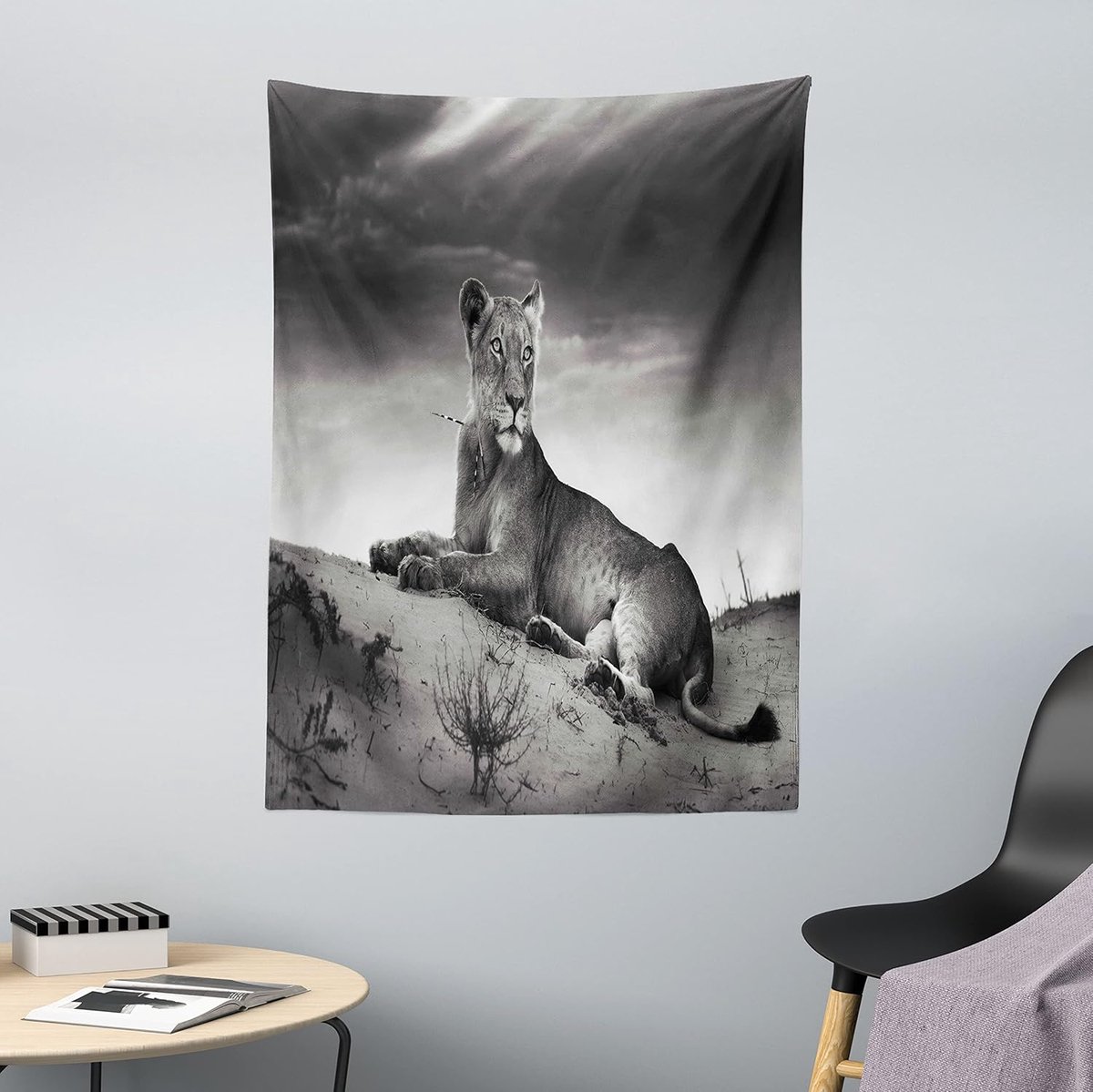 ABAKUHAUS zwart-wit wandtapijt, Wild Lioness gemaakt van zachte microvezelstof wasbaar zonder vervagend digitaal print, 110 x 150 cm, zwart witgrijs Zwart Wit Grijs