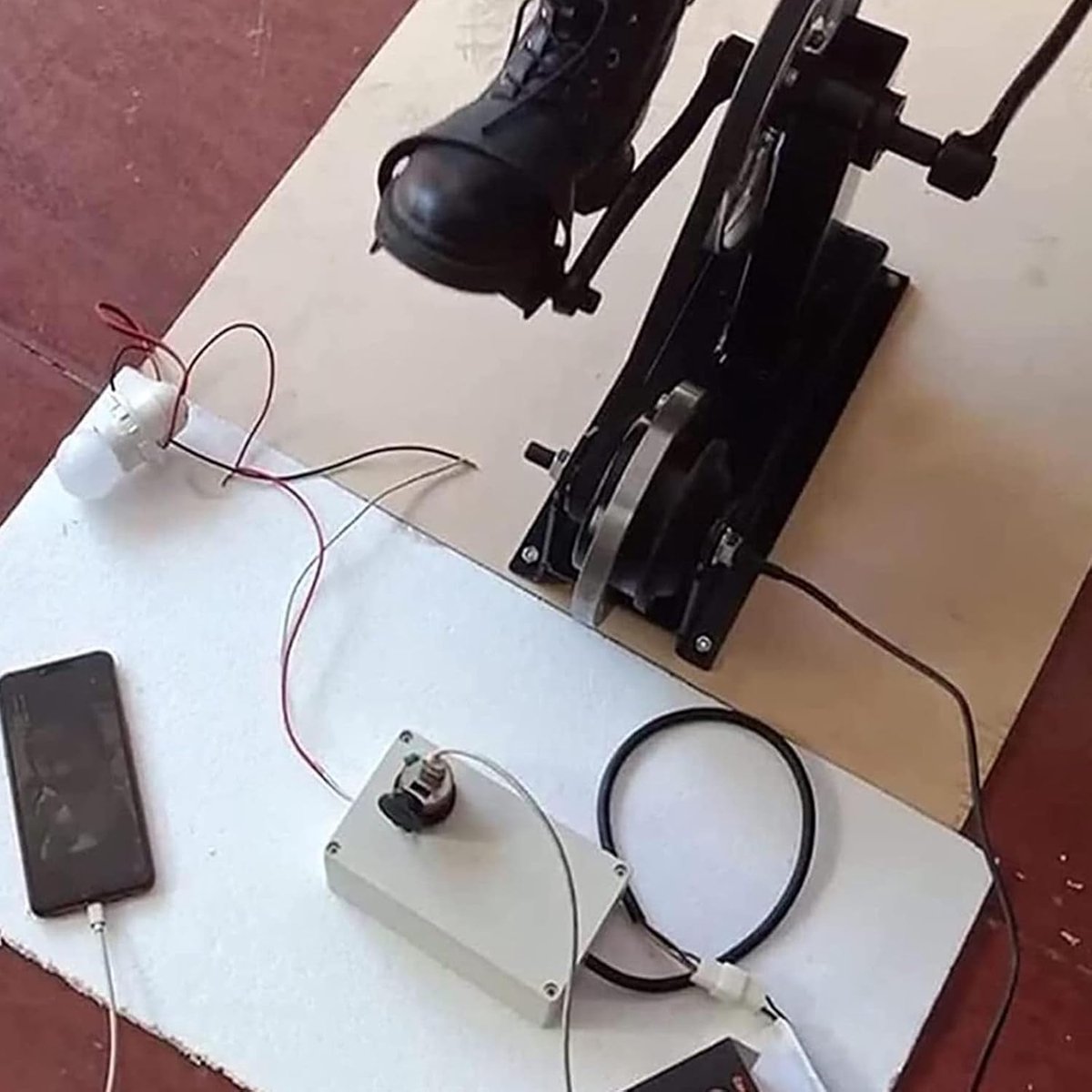 Pedaalgenerator - Voeding opwekker - Noodstroom thuis - Borstelloos ontwerp - 300W vermogen - Zwart