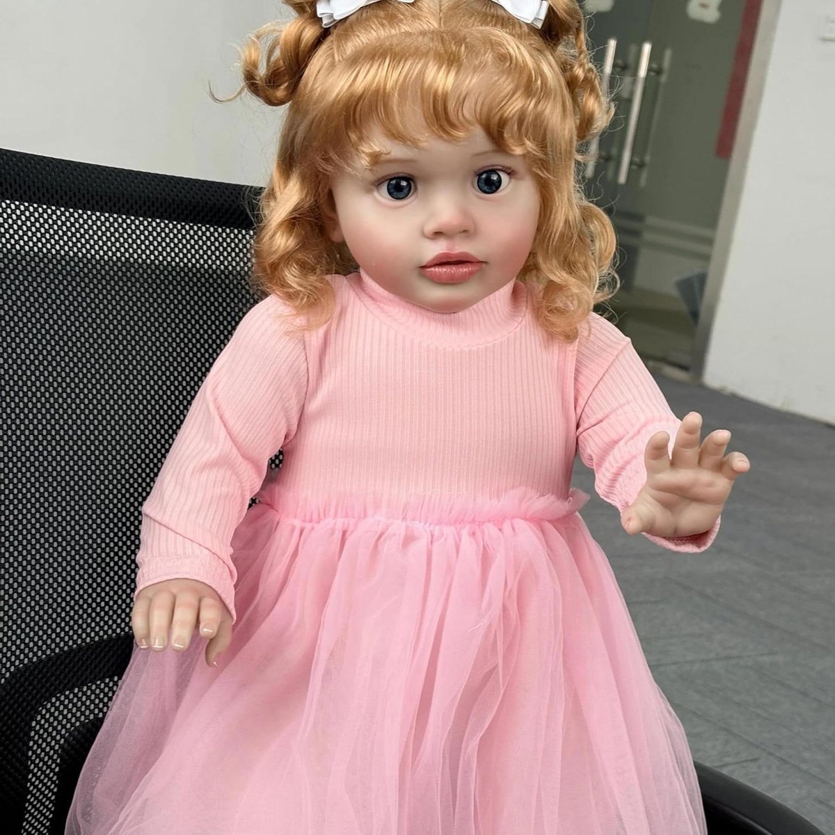 Babypop Meisje - Echte pop - Kinderen Spelen - Handgemaakt Vinyl - 61 cm - Roze Jurk