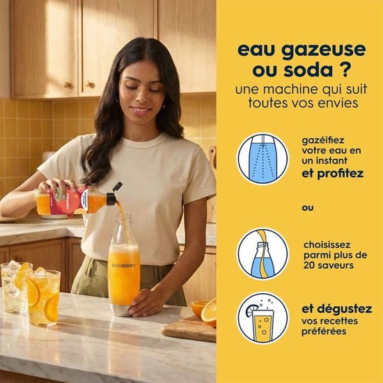Vrouw maakt bruisend water met Sodastream, met ingrediënten en recepten.
