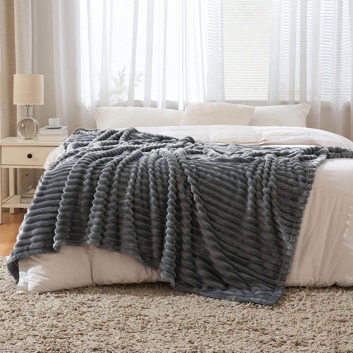 Dailygoods - Dailygoody - Fleece plaid - Zachte deken - Comfortabel en warm - Donkergrijs - Pluizige stof - Geschikt voor bank en bed - 150 x 200 cm