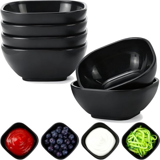 Set van 6 zwarte, vierkante kommetjes. De onderste rijen tonen gevulde kommetjes met ketchup, bosbessen, yoghurt en komkommer.