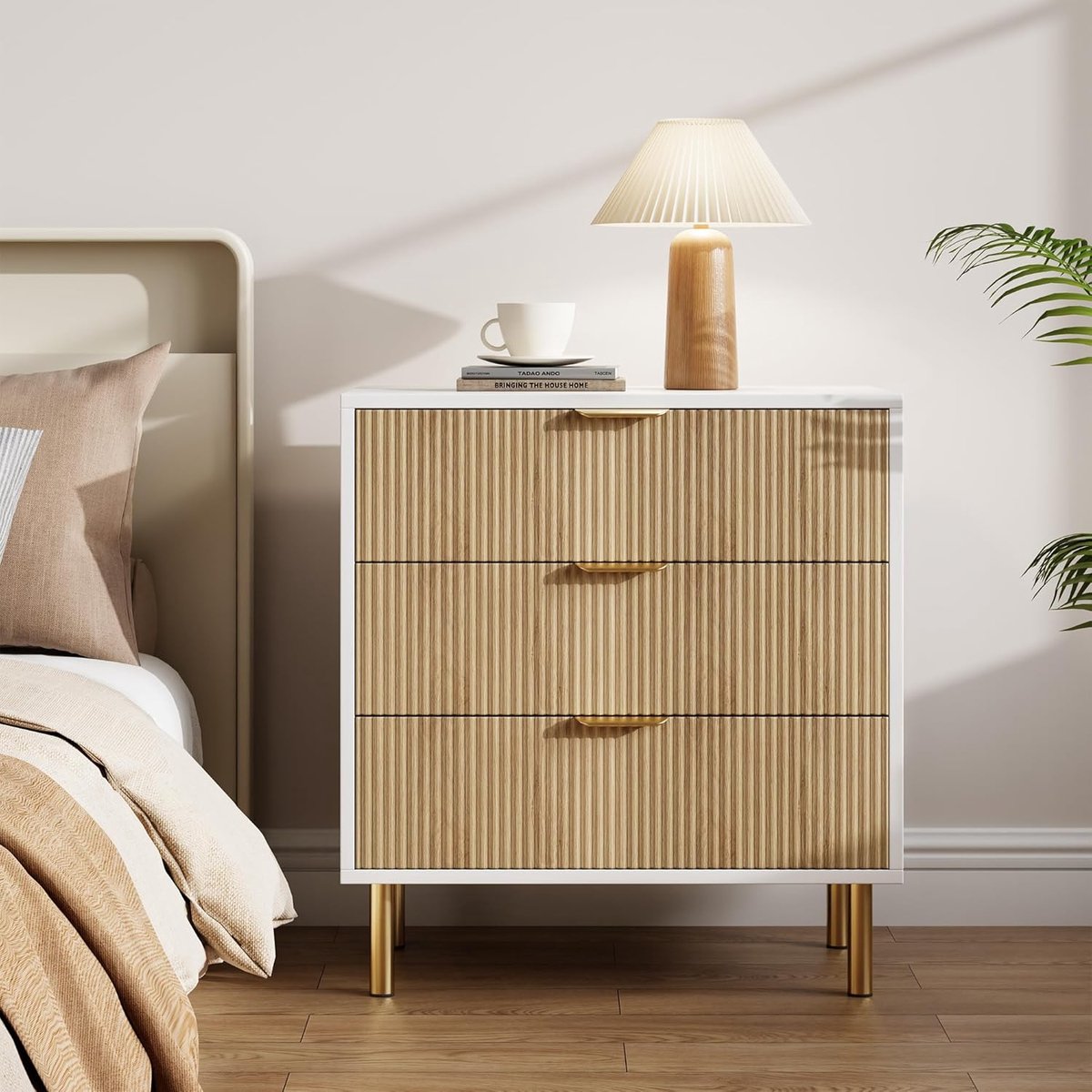 Ladekast Met 3 Lades - Geribbeld Front -Gouden Grepen & Poten - 71x43x76 cm - Houtnerfkleur