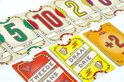 Kaarten met de getallen 5 (VIJF) en 10 (TIEN) met waaierdecoratie. Kaarten met de getallen 2 (TWEE) en 0 (NUL) en actiekaarten.