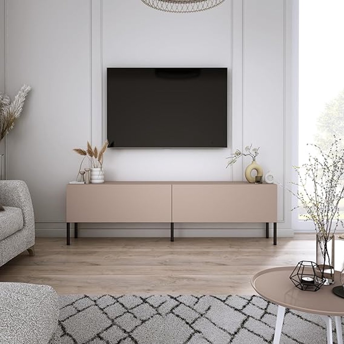 Modern Karamel TV-Meubel 140 cm met Rechte Zwarte Poten en Opbergruimte 140 x 52 x 32 cm – Casa Dorada