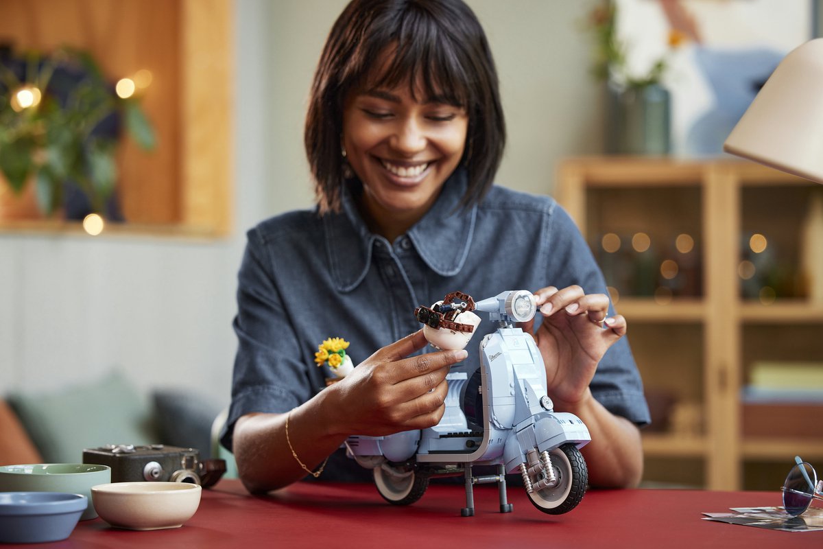 LEGO Vespa 125 Scooter bouwbare modelbouwset voor Volwassenen - 10298 — afbeelding 22