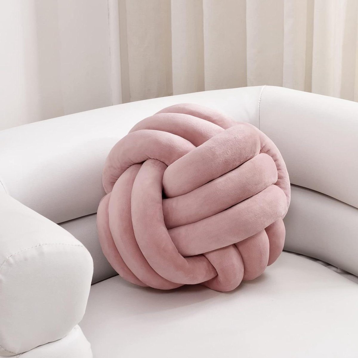 Sierkussen met knopen - Rond pluche kussen - Woondecoratie - Handgemaakt en zacht - 35 cm - Blush