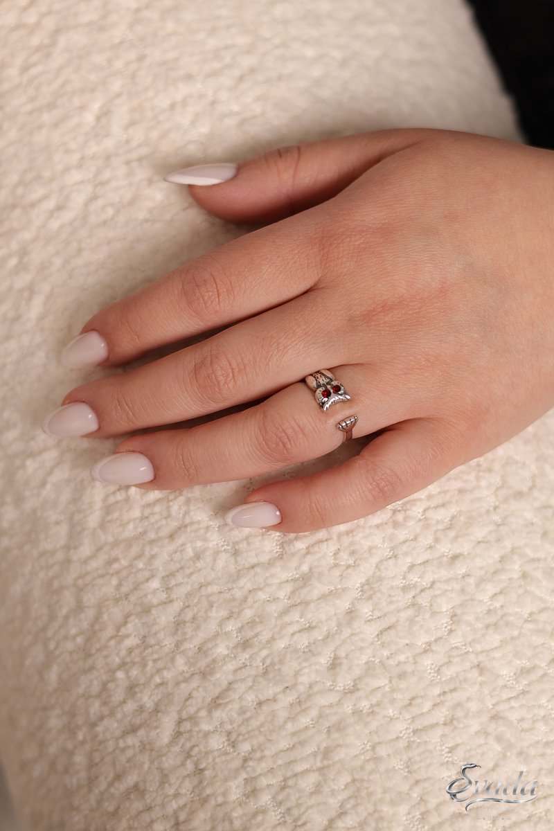 Evada 925 Sterling Zilveren Uil Ring met Rode Steen – Verstelbaar – Handgemaakt – Dames