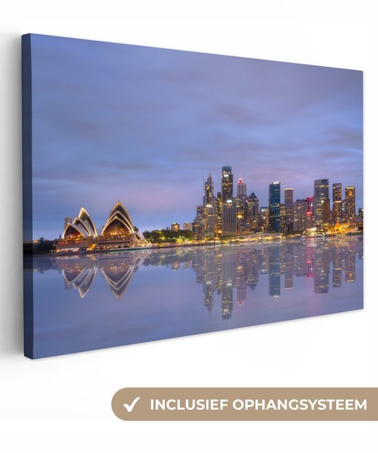 Canvas van de skyline van Sydney 's avonds, met het Opera House en de reflectie in het water.
