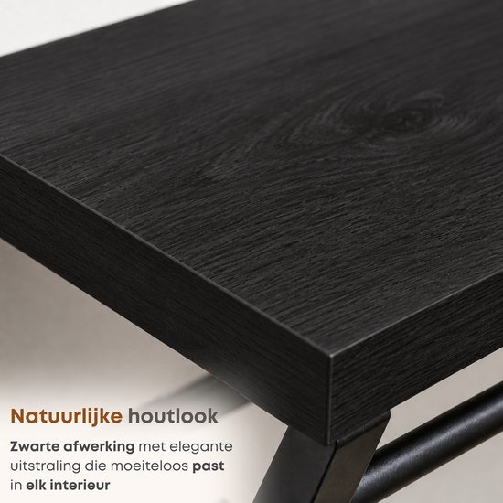 Close-up van een zwarte, houten plank met een fijne nerf.