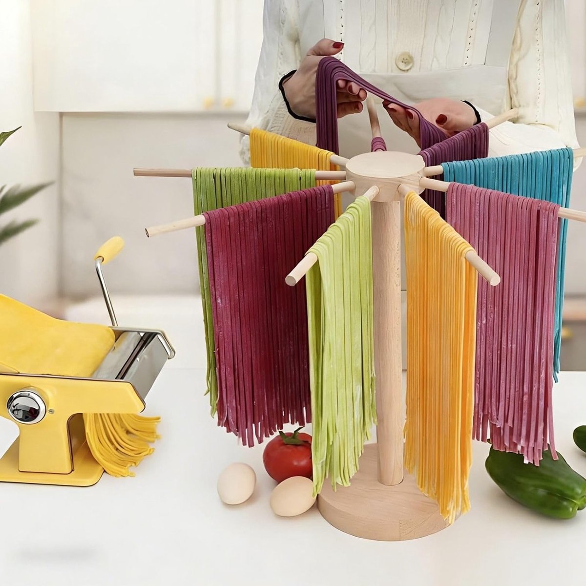 Vouwbaar houten pastadroger met 9 armen en stevige basis voor het drogen van zelfgemaakte pasta en spaghetti, ruimtebesparend en lichtgewicht