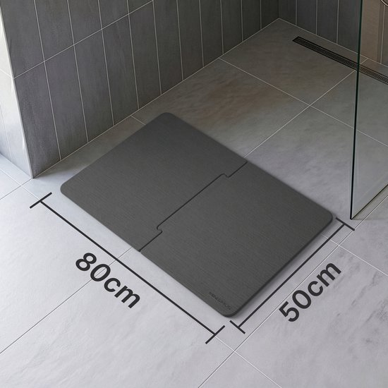 Donkergrijze modulaire badmat van 80x50cm in een hoek van een moderne badkamer.