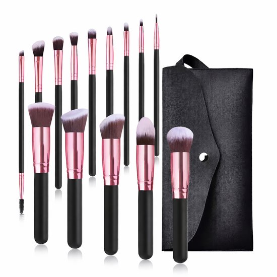Zwart etui met een drukknop sluiting, naast een set van 12 make-up kwasten met zwarte handgrepen en rosé gouden ferrules.