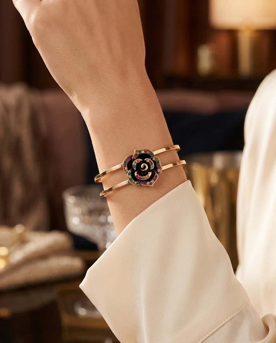Dorvina Vintage Dames Manchet Armband Bronzen Authentiek Sieraad Gekleurde Kristallen Steen Bewerkt Roos Model