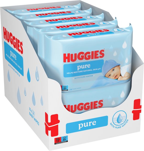 Display met pakken Huggies Pure babydoekjes. Een baby met blauwe muts kijkt op van een pak.