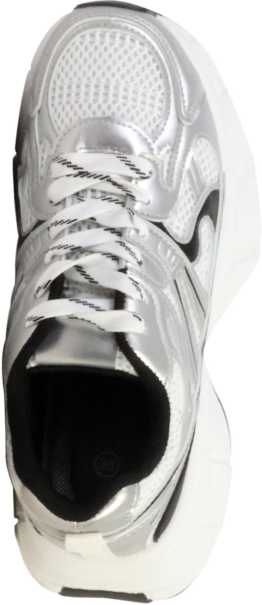 Sneakers met veters