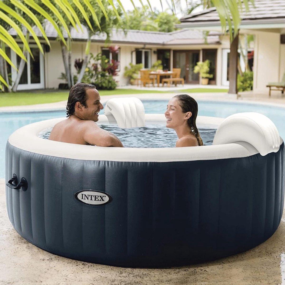 Opblaasbare Hottub Spa Ø 196 cm – 795L – 140 Jets – 4 Personen – Ronde Jacuzzi voor Buiten met Bubble Massage & Accessoires – Compact Wellness Spa Zwart – Laura