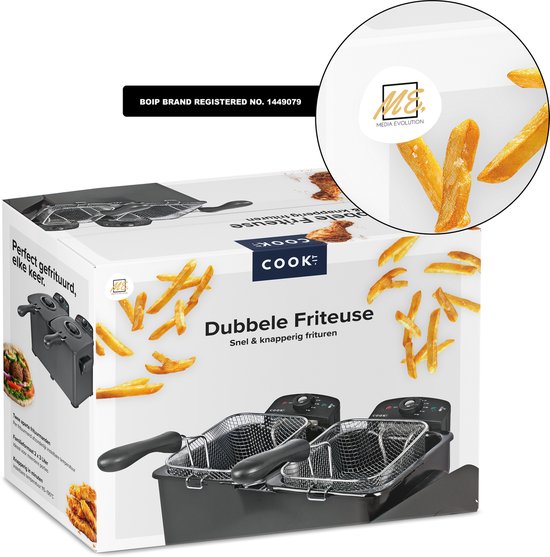 Doos van een zwarte dubbele frituurpan met afbeeldingen van frietjes en snacks. Merk: Media Evolution.
