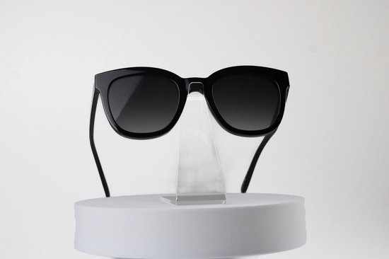 Dames zonnebril met zachte etui en doekje / Zonnebril UV400 / 6837 bril met zwarte montuur / grijze lenzen / lunettes de soleil / bril cat 3 van gerecycled polyester / Aland optiek van DAM — afbeelding 4