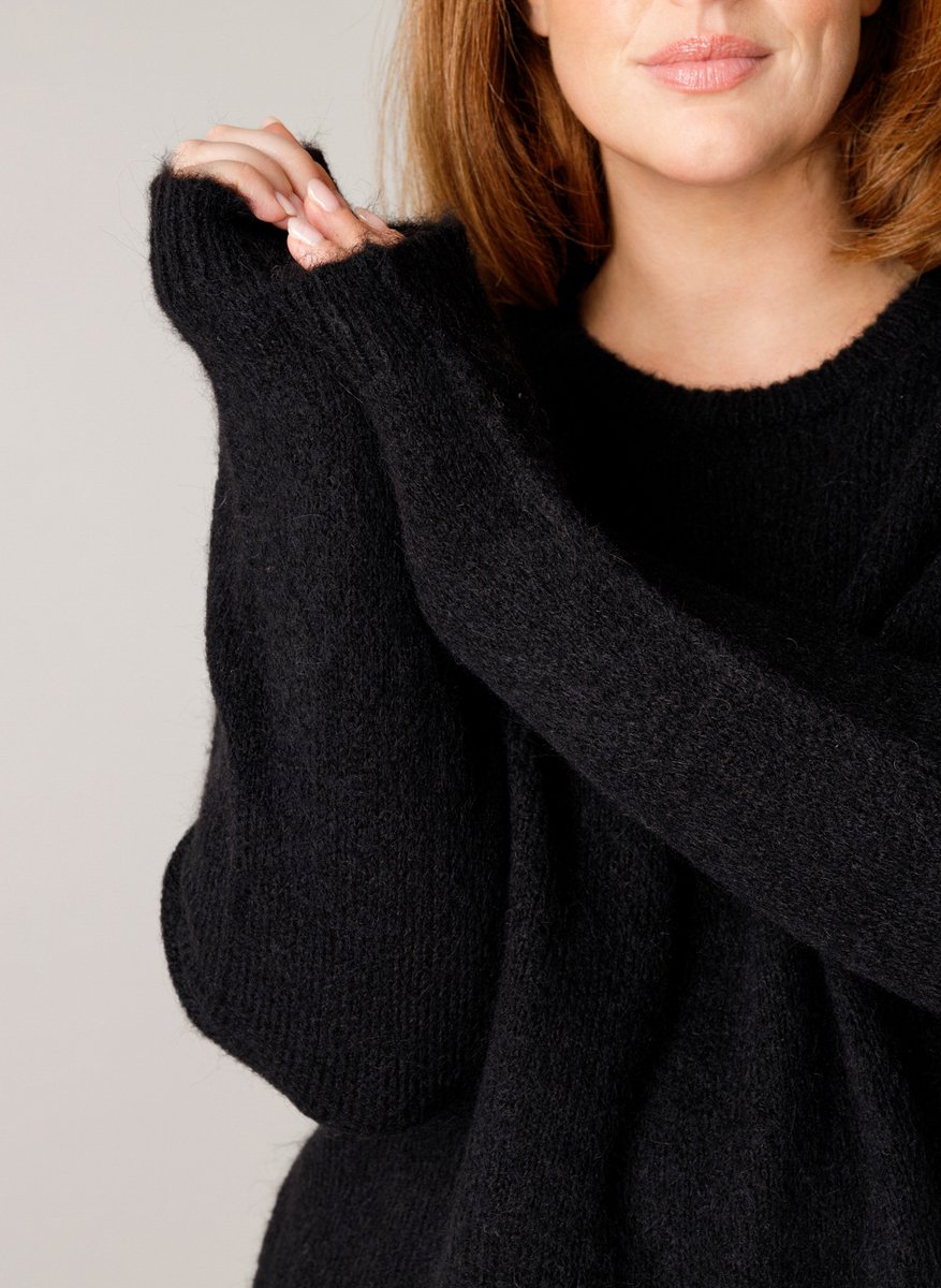 BASE LEVEL CURVY Yanara Tops - Black - maat 3(52)