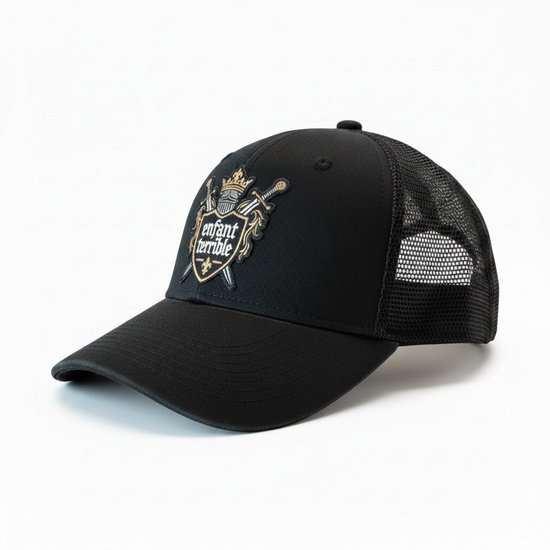 Casquette trucker noire avec emblème "enfant terrible" brodé, couronne et épées.