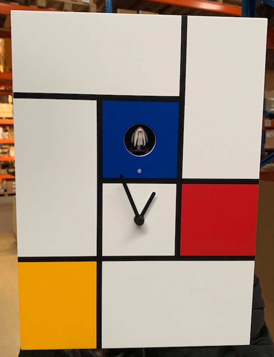 De koekoeksklok Mondriaan van Italiaanse designmerk Diamantini & Domeniconi is een opvallende design-koekoeksklok geïnspireerd op de kunststijl van Piet Mondriaan. De klok heeft de iconische strakke lijnen met lichtsensor / met geluidsregelaar