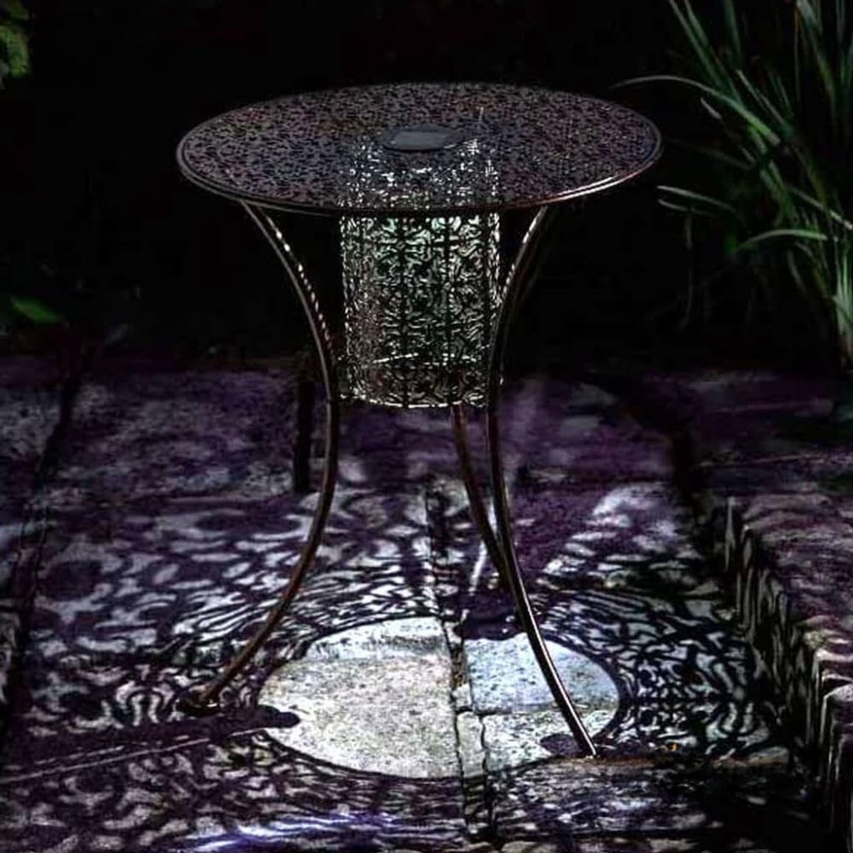 Zonne-energie Tuintafel - Bistro Tafel - Buiten Ontspannen - Antiek Bronzen Effect - 60 cm Hoog - Brons