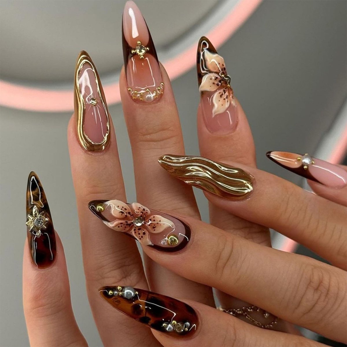 Dailygoods- Nepnagels Middellang - 24 Stuks met 3D Charms - Plaknagels - Kunstnagels - Zelfklevende Nepnagels - Elegant Ontwerp