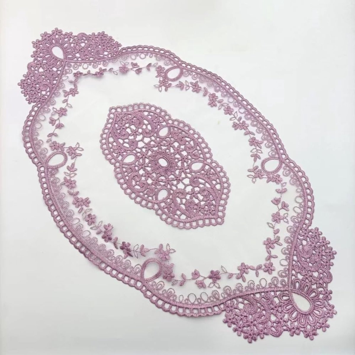Dailygoods- Placemat 29 x 51 cm - Decoratieve Placemat - Geborduurd Kant - Afwasbaar - Polyester - Geschikt voor Thuis/Restaurant - Tafelonderzetters