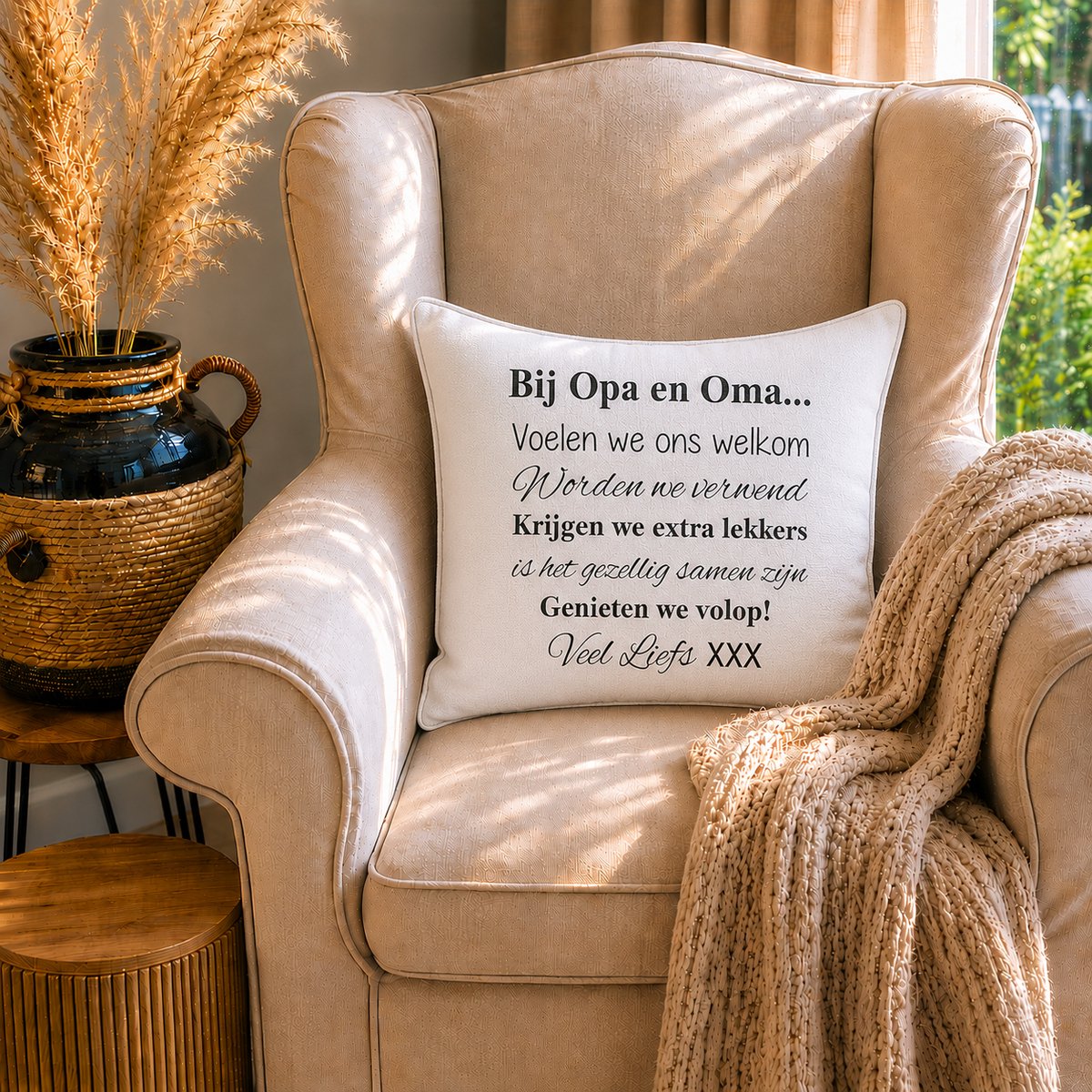 Maison Marcella Sierkussen Kussen met tekst bedrukt cadeau | Regels voor Bij Opa en Oma Thuis | wit met vulling | 50x50 cm | vaderdag verjaardag opa man feestdagen sinterklaas kerstmis hoera jullie worden grootouders zwangerschapsaankondiging