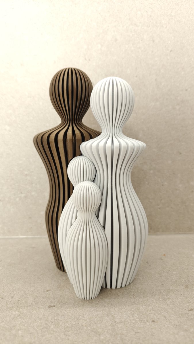 Familiebeeldje 21 cm – Goud & Wit – Modern Gezin Decoratie – Luxe Woonaccessoire – Cadeau Idee