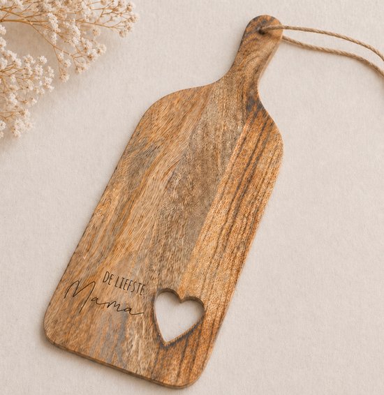 Mango houten serveerplank “De liefste Mama” – Moederdag cadeau – 40x13 cm – Serveerplank met hart - Moederdag - Cadeau mama