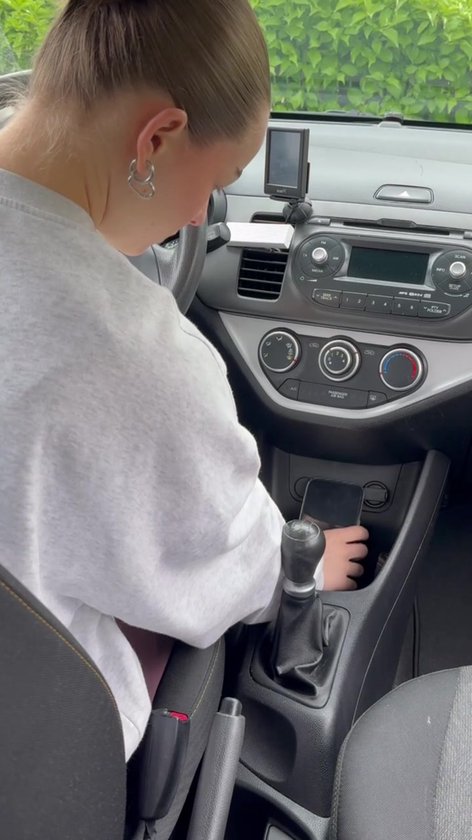 Siltcon® Telefoonhouder Auto 15W QI Draadloze Oplader - Telefoonhouders Auto - Extra Sterkte Zuignap voor Dashboard, Raam & Ventilatie - GSM Houder Auto - Auto Accessories – USB-C 30W – USB-A 22.5W – Snellader - 360° - Universeel alle Telefoons