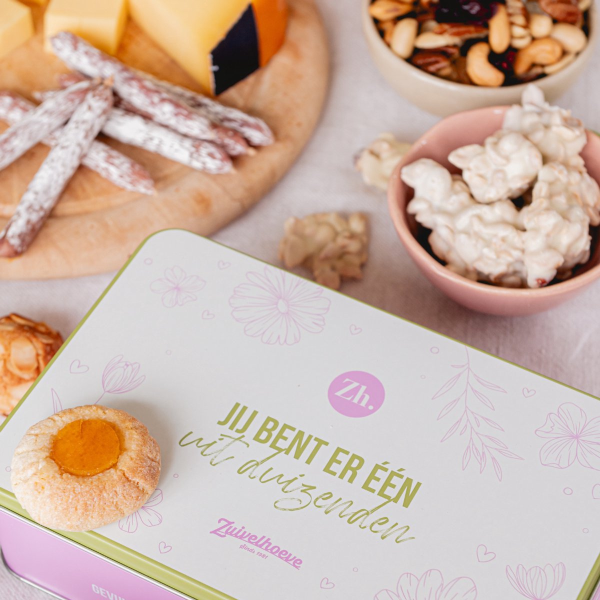 Zuivelhoeve Blik vol verwennerij Borrelpakket cadeau - Borrelbox voor thuis - Snackpakket - Cadeaupakketten eten & drinken - Alles voor de Borrelplank - Altijd vers - Proef & Geniet — cadeau in Eten & Drinken - foto 5