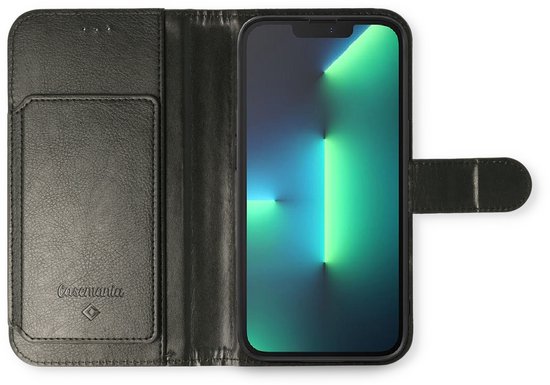 Zwarte Casemania portemonnee telefoonhoes met gesloten telefoon.